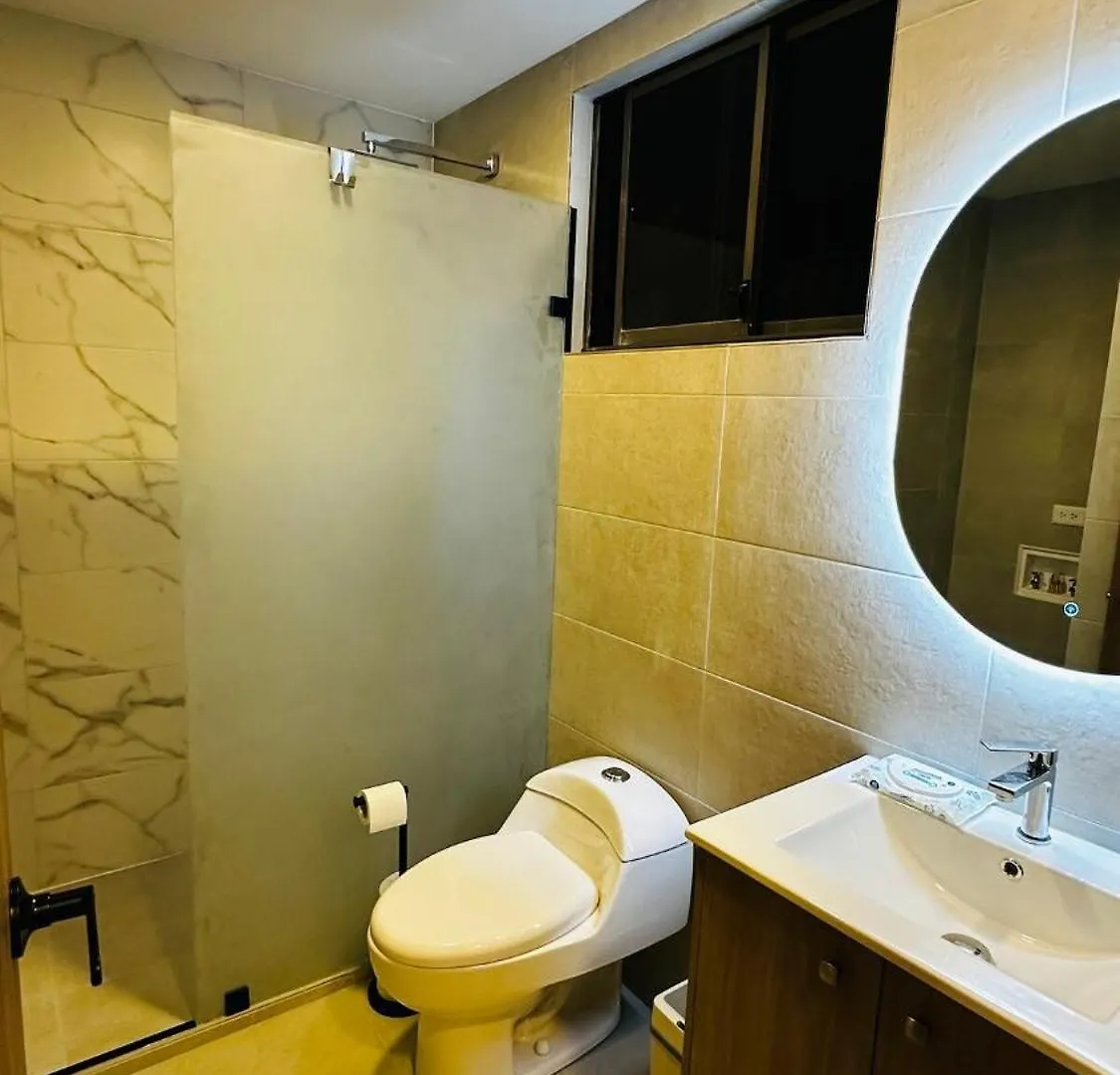 Modern Studio Overlooking The Park Quito 0*,