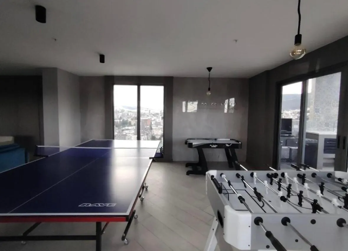 Modern Studio Overlooking The Park Quito Apartamento